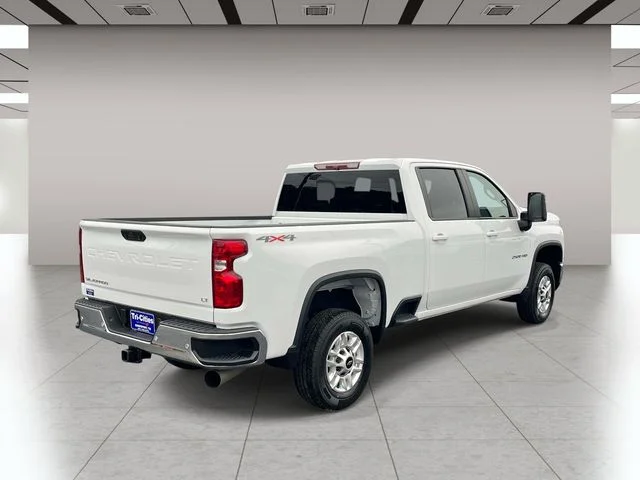 Used 2025 White Chevrolet LT image 3