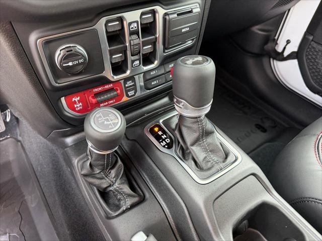 New 2027 Bright White Clearcoat Jeep Rubicon image 4