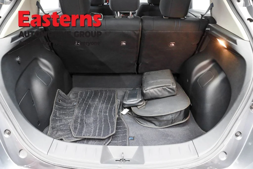 Used 2024 Gray Nissan S image 9