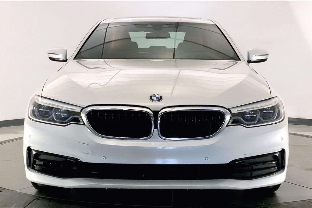 Used 2019 Mineral White Metallic BMW  image 2