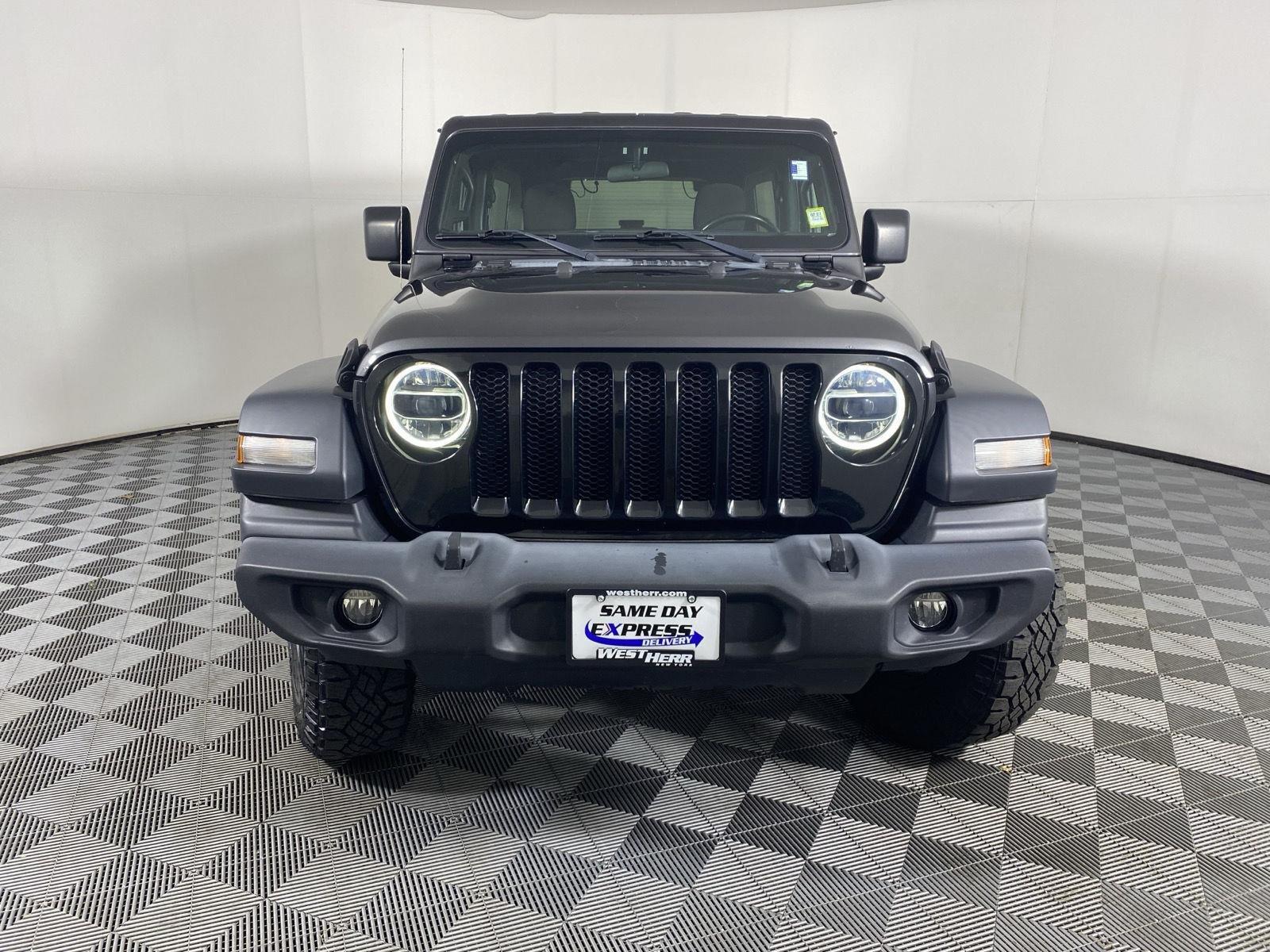 Used 2020 Granite Crystal Metallic Clearcoat Jeep Willys image 2