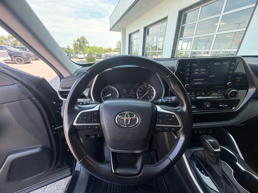 Used 2022 Black Toyota XLE image 33