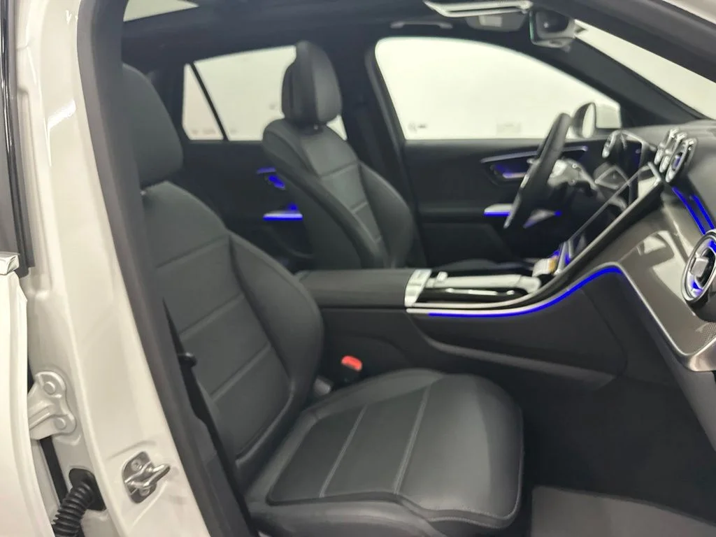 New 2027 White Mercedes-Benz GLC 300 image 26