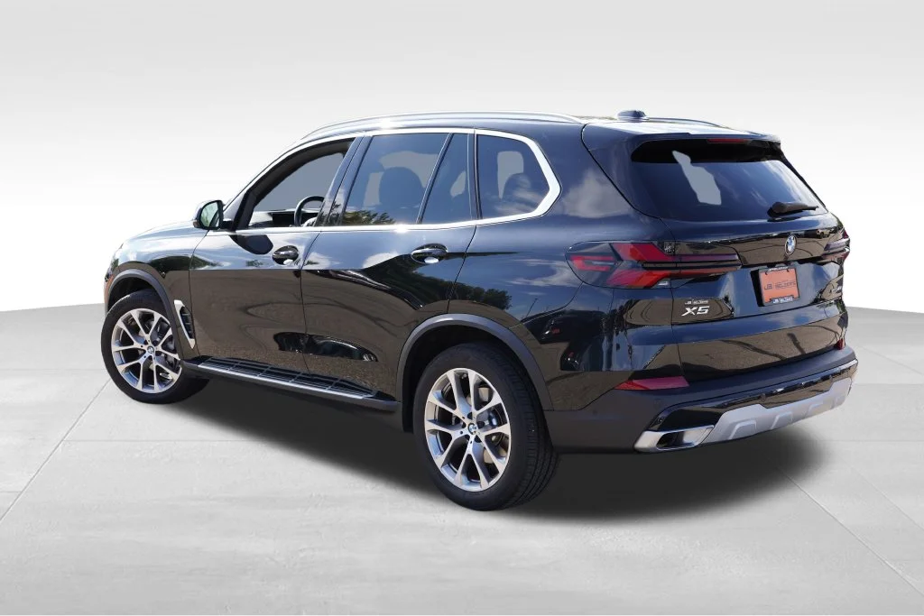 Used 2026 Black Sapphire Metallic BMW xDrive40i image 7