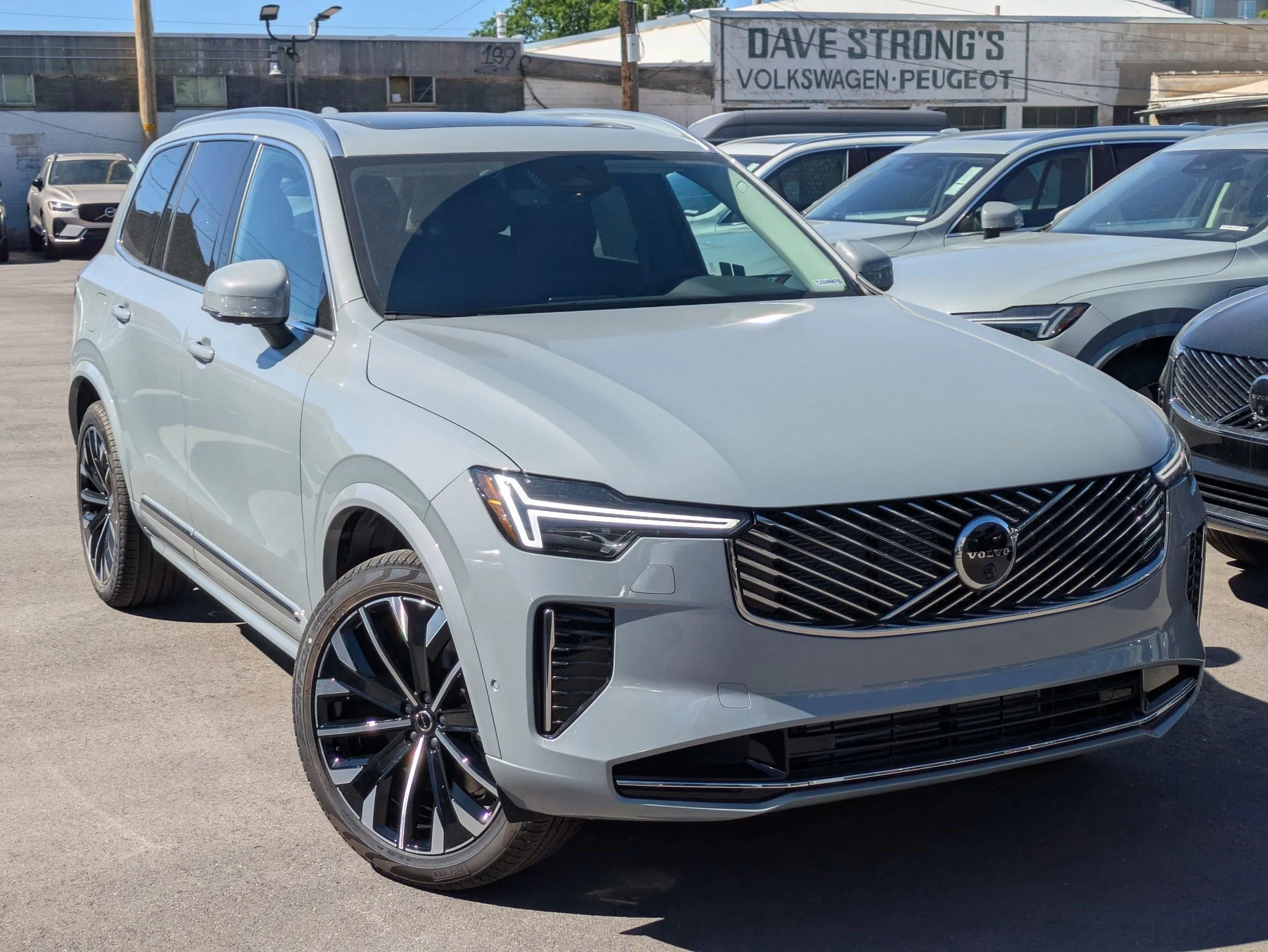 2026 Volvo XC90 T8 Recharge Plus Bright 7-Seat 4WD's photo