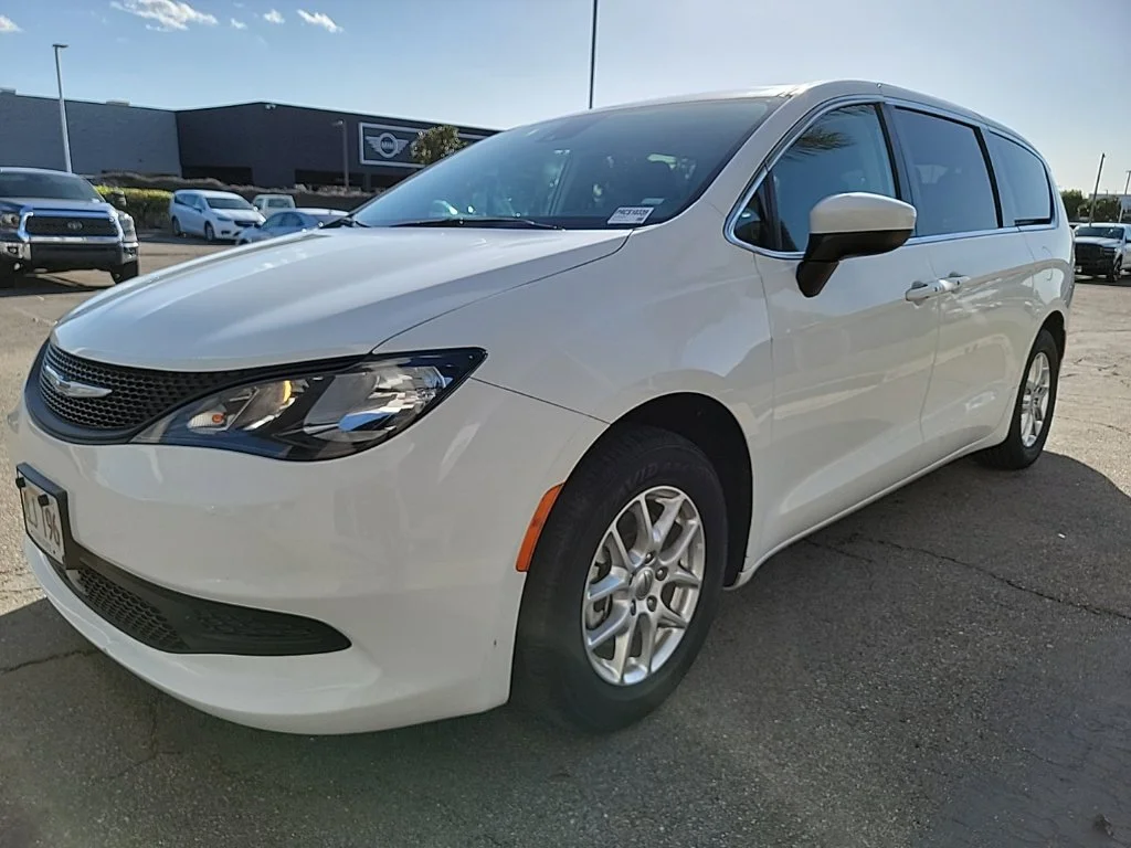 2023 Chrysler Voyager
