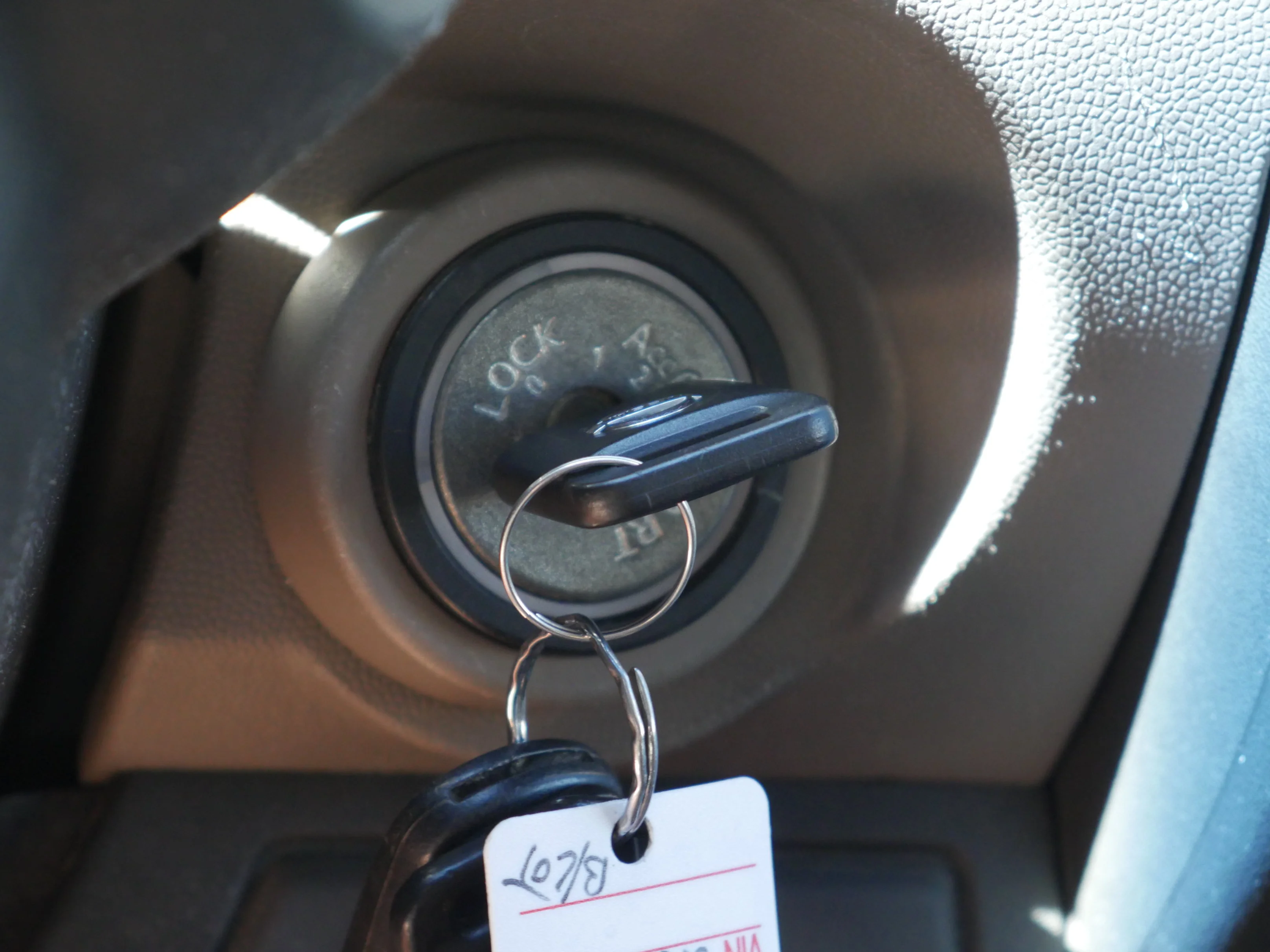 Used 2008 Avalanche Nissan SE image 8