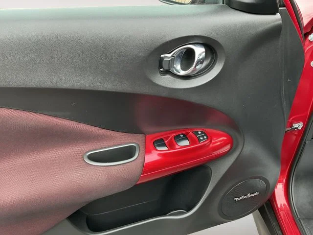 Used 2015 Red Nissan SL image 10