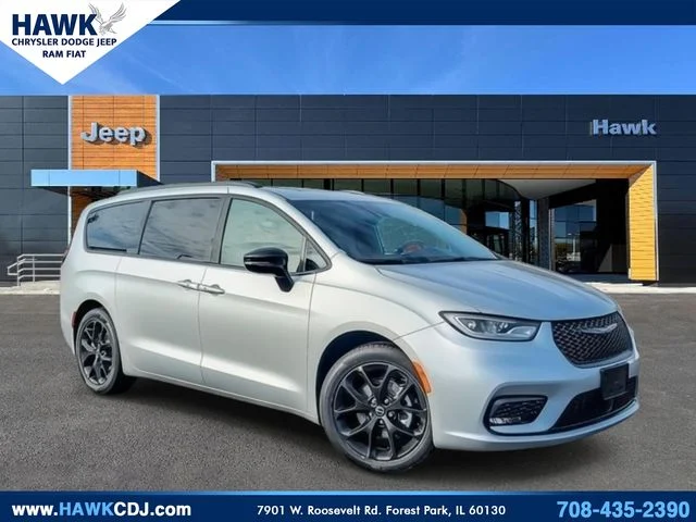 2026 Chrysler Pacifica Limited's photo