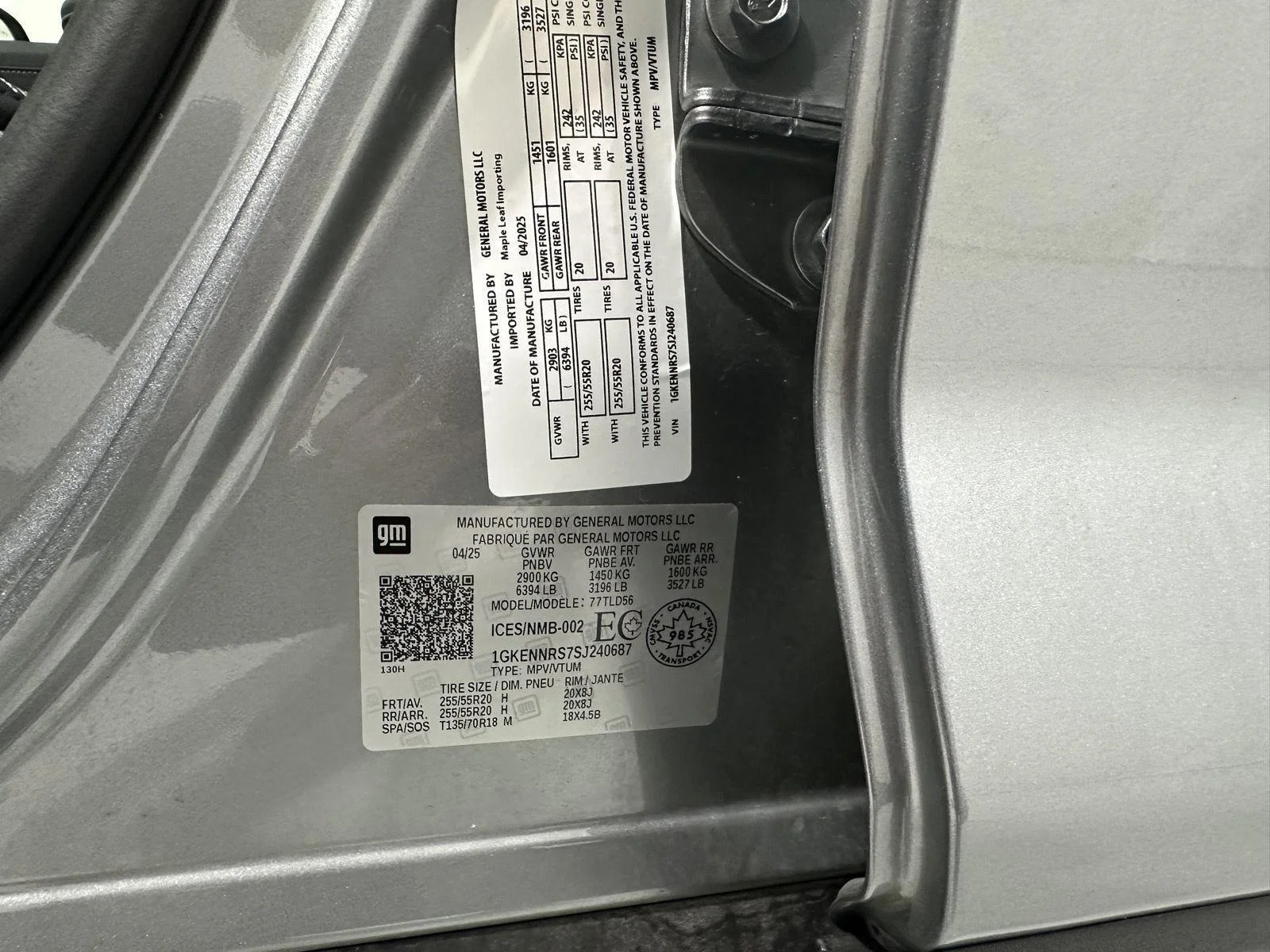 Used 2025 Sterling Metallic GMC Elevation image 33
