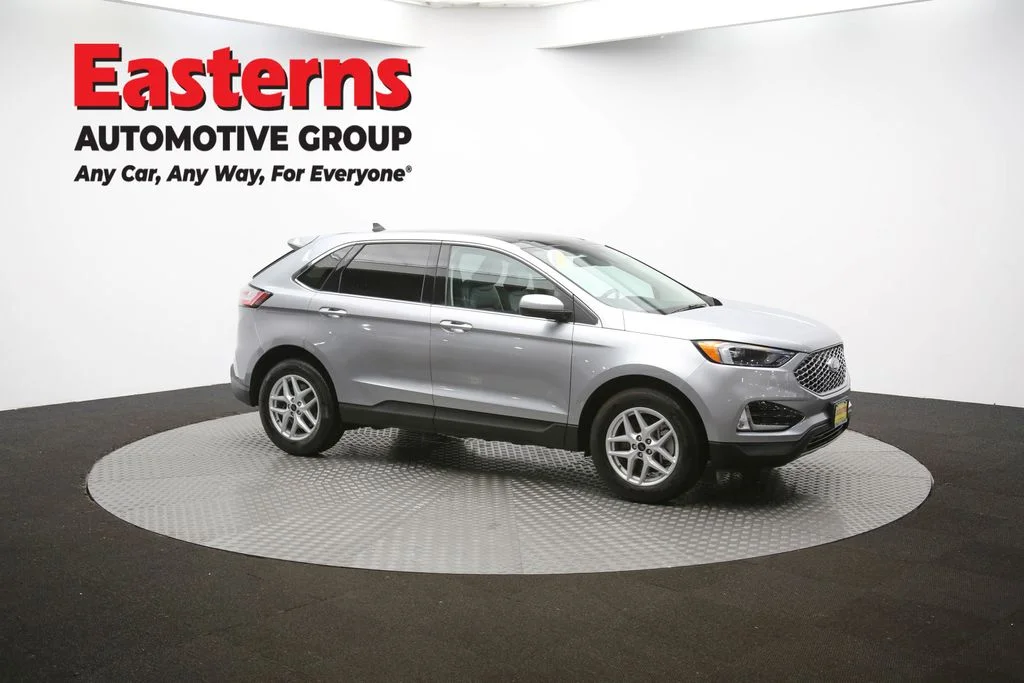 Used 2023 Silver Ford SEL image 44