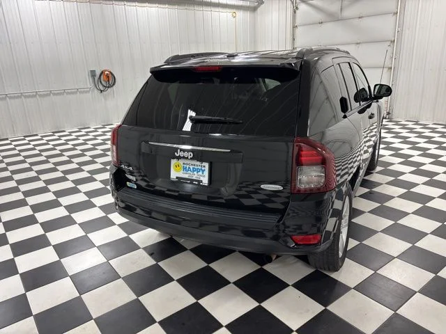 Used 2017 Black Jeep Latitude image 4