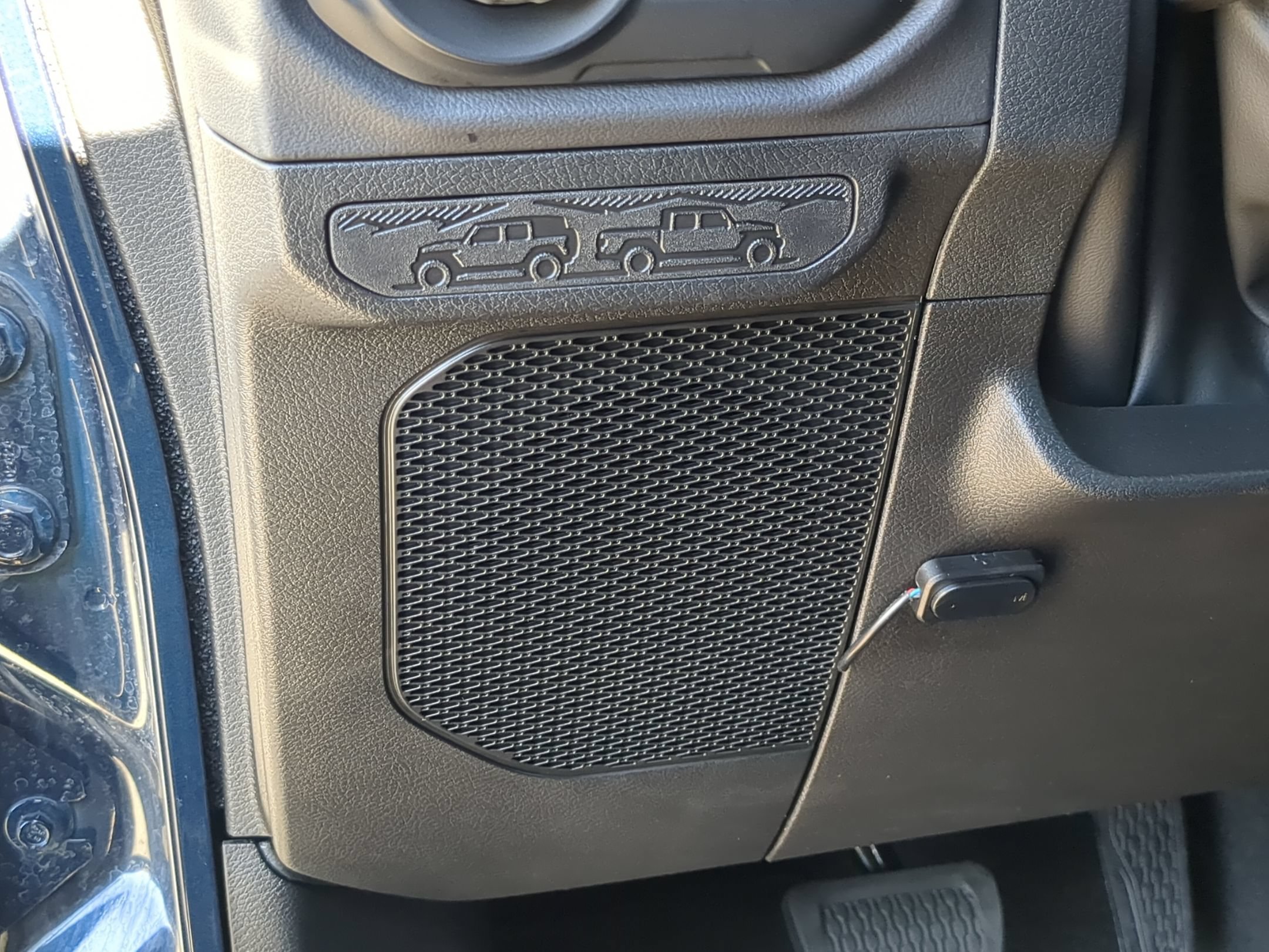 Used 2025 Fathom Blue Pearlcoat Jeep Rubicon image 13