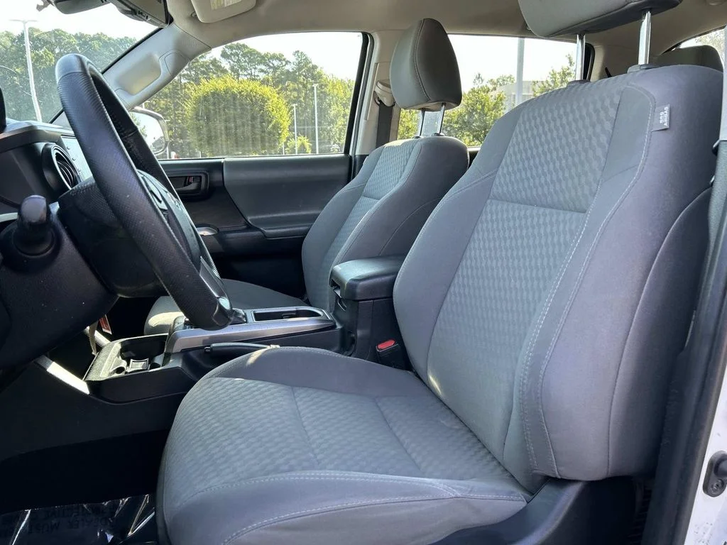 Used 2020 White Toyota SR5 image 21