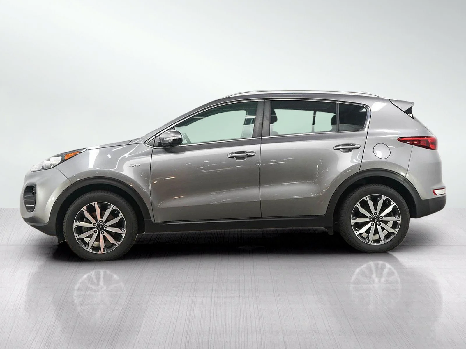 Used 2018 Kia Sportage EX with VIN KNDPNCAC9J7457344 for sale in Burnsville, Minnesota