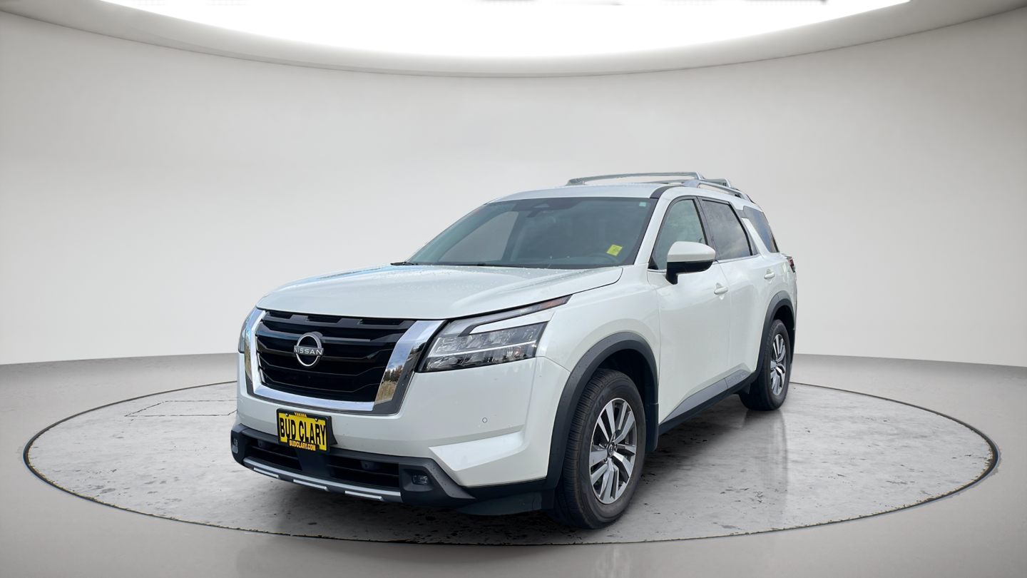 Used 2022 White Nissan SL image 1