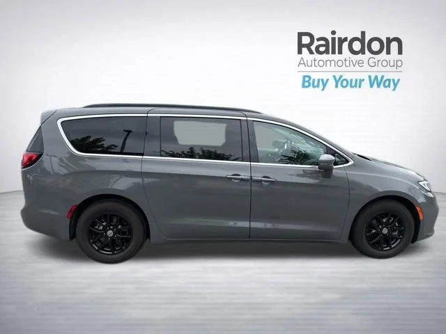 Used 2022 Ceramic Gray Clearcoat Chrysler Touring L image 8