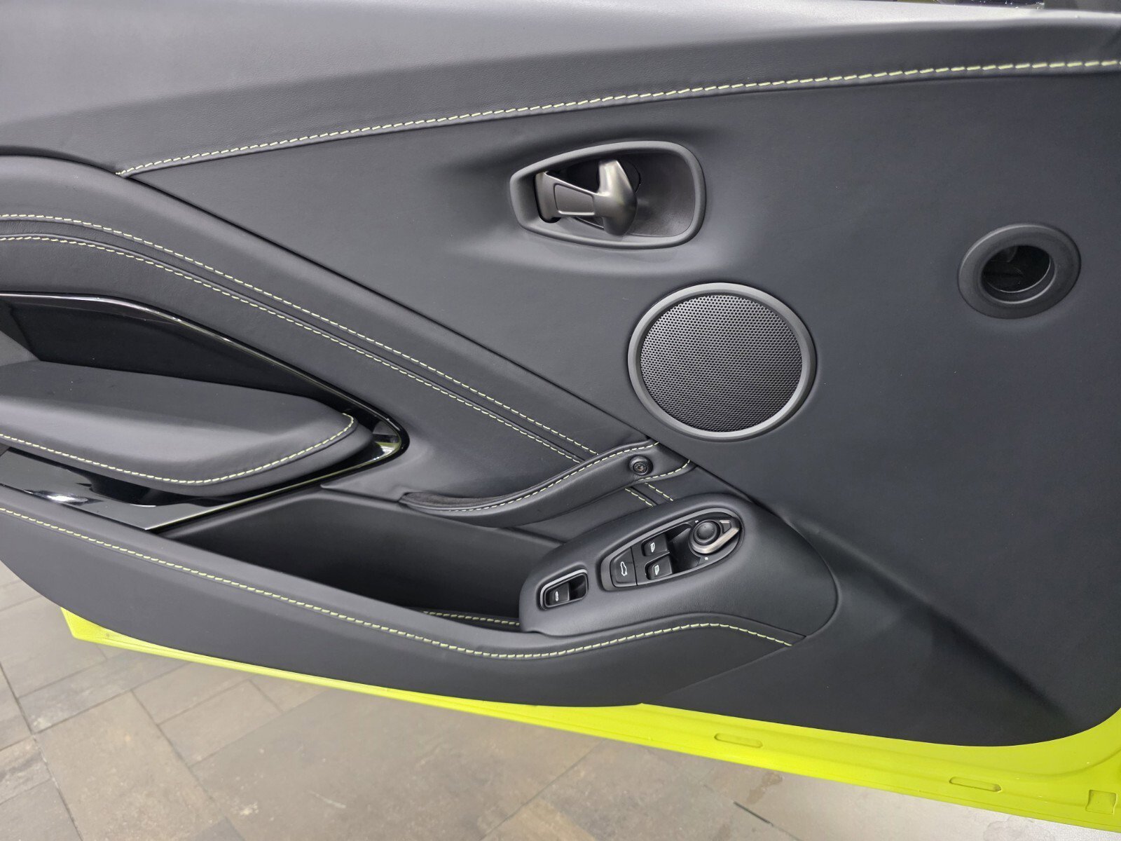 Used 2023 Q Lime Essence Aston Martin Roadster image 16