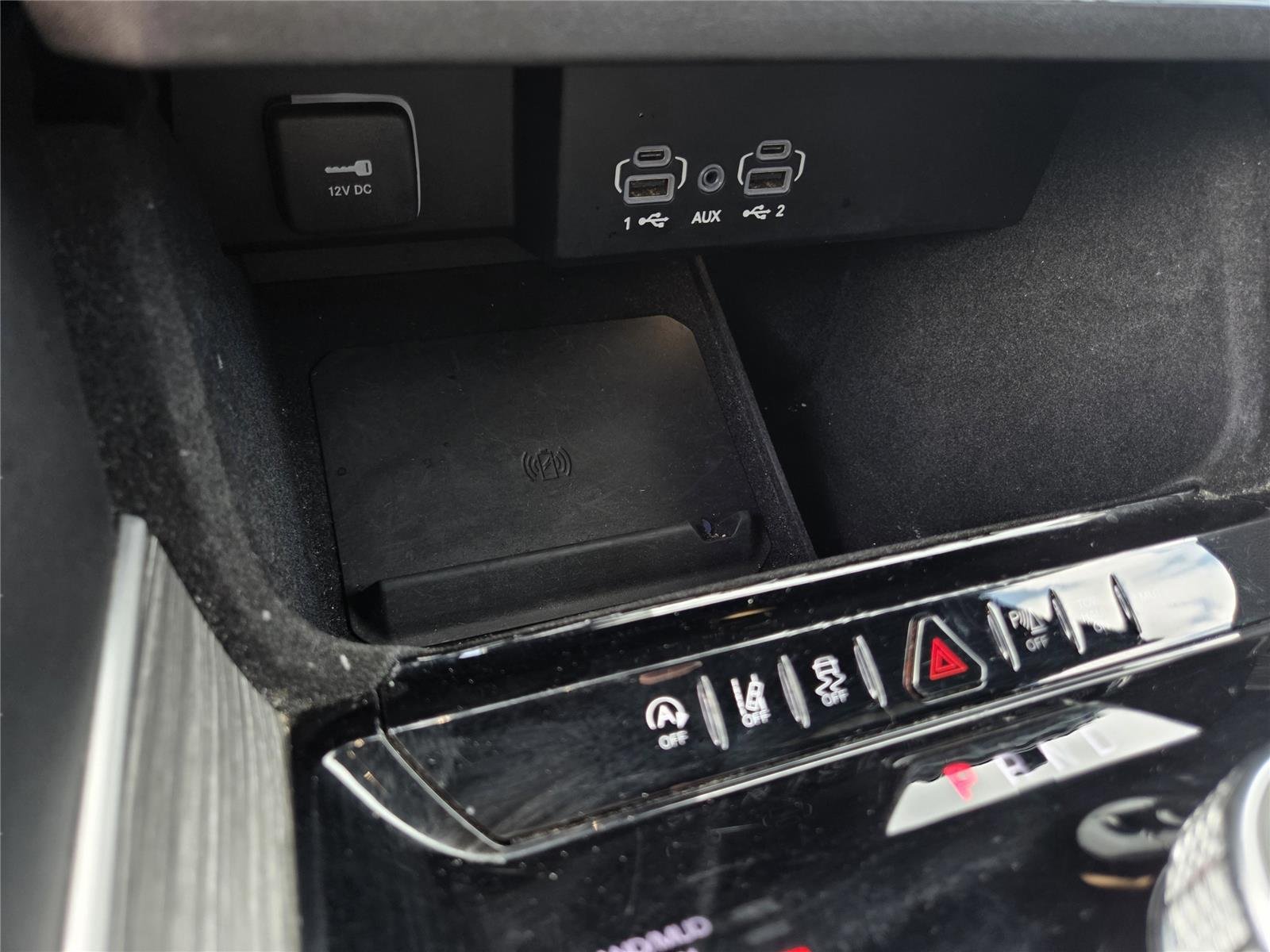 Used 2024 Diamond Black Crystal Pearlcoat Jeep Series III image 23