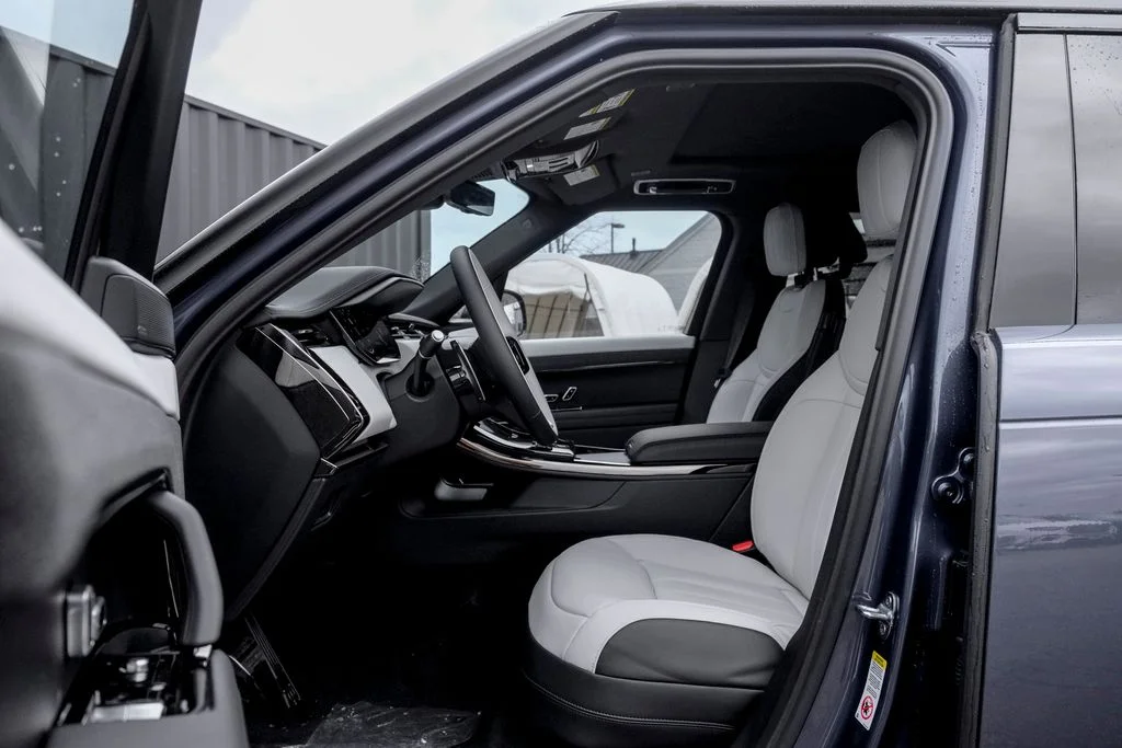 New 2026 Varesine Blue Land Rover Dynamic SE image 10