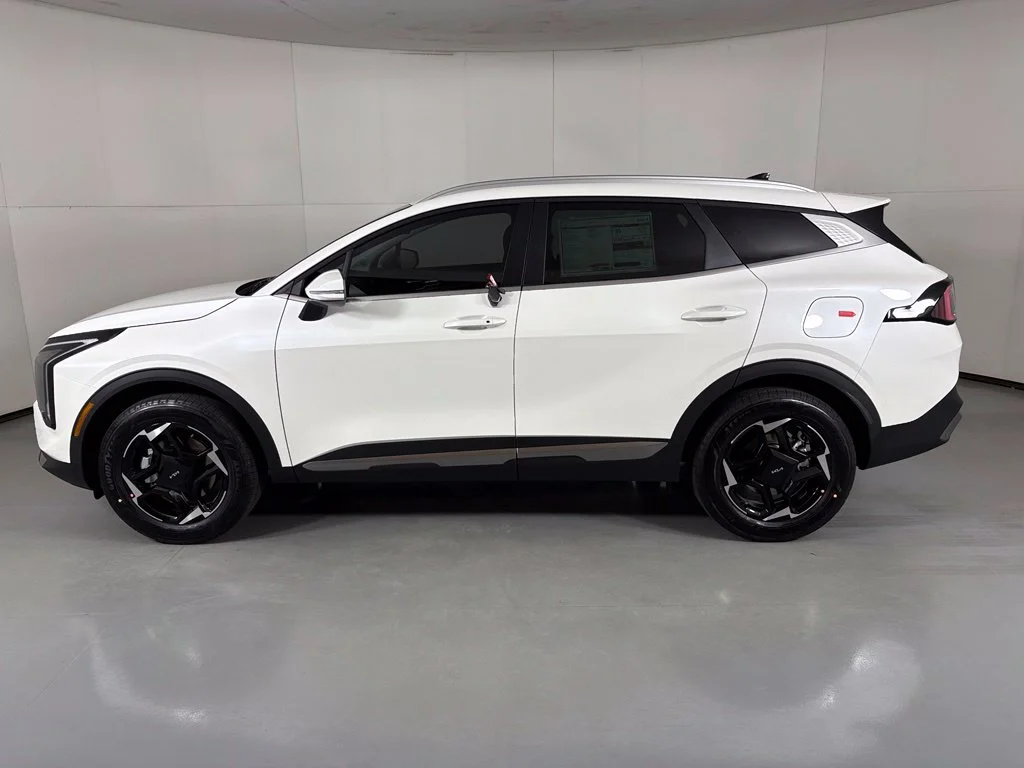 New 2027 Snow White Pearl Kia EX image 5