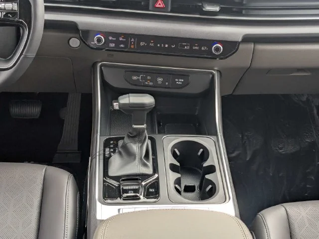 New 2027 Snow White Pearl Kia EX image 21