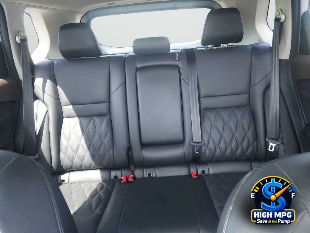 Used 2023 Silver Nissan Platinum image 31