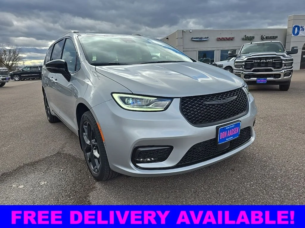 2026 Chrysler Pacifica Limited AWD's photo