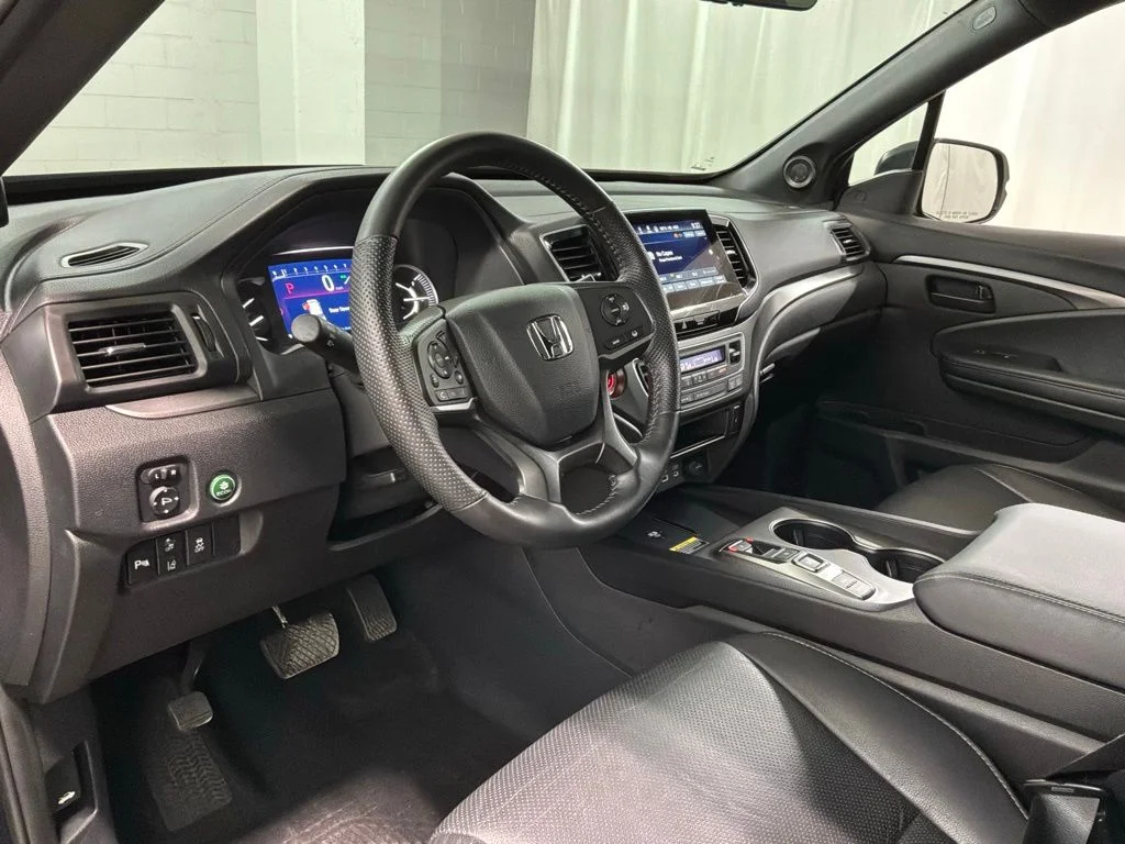 Certified Used 2025 Crystal Black Pearl Honda AWD EX-L image 19