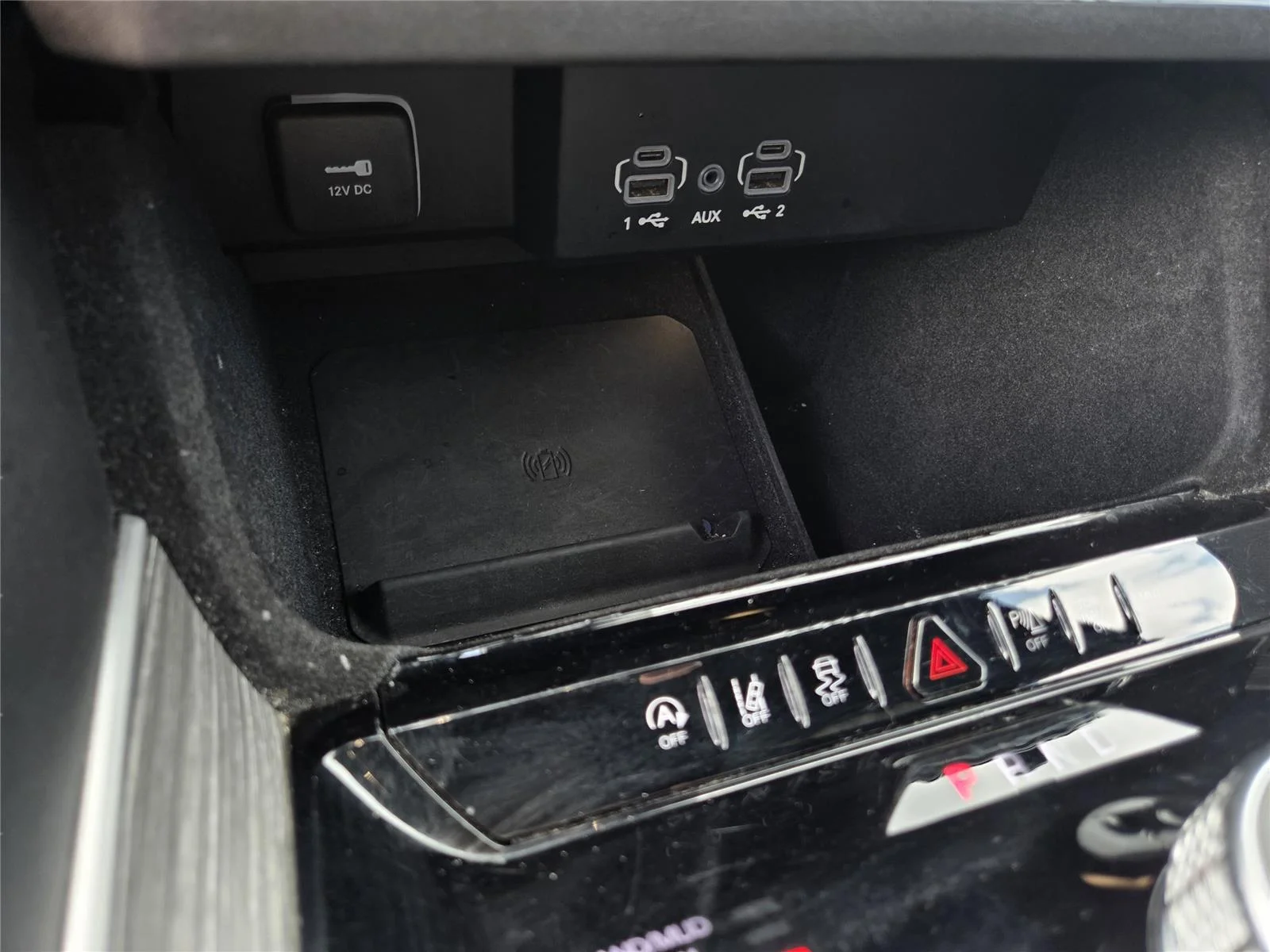 Used 2024 Diamond Black Crystal Pearlcoat Jeep Series III image 23