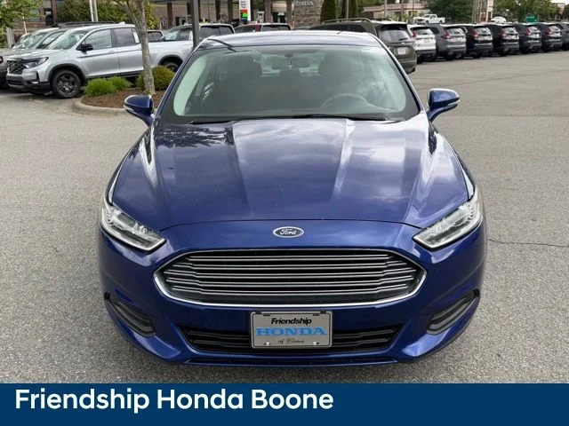 Used 2016 Blue Ford SE image 2