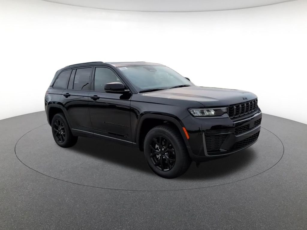 New 2026 Diamond Black Crystal Pearl-Coat Exterior Paint Jeep Altitude image 2