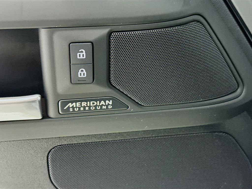 New 2026 Santorini Black Land Rover X-Dynamic SE image 19