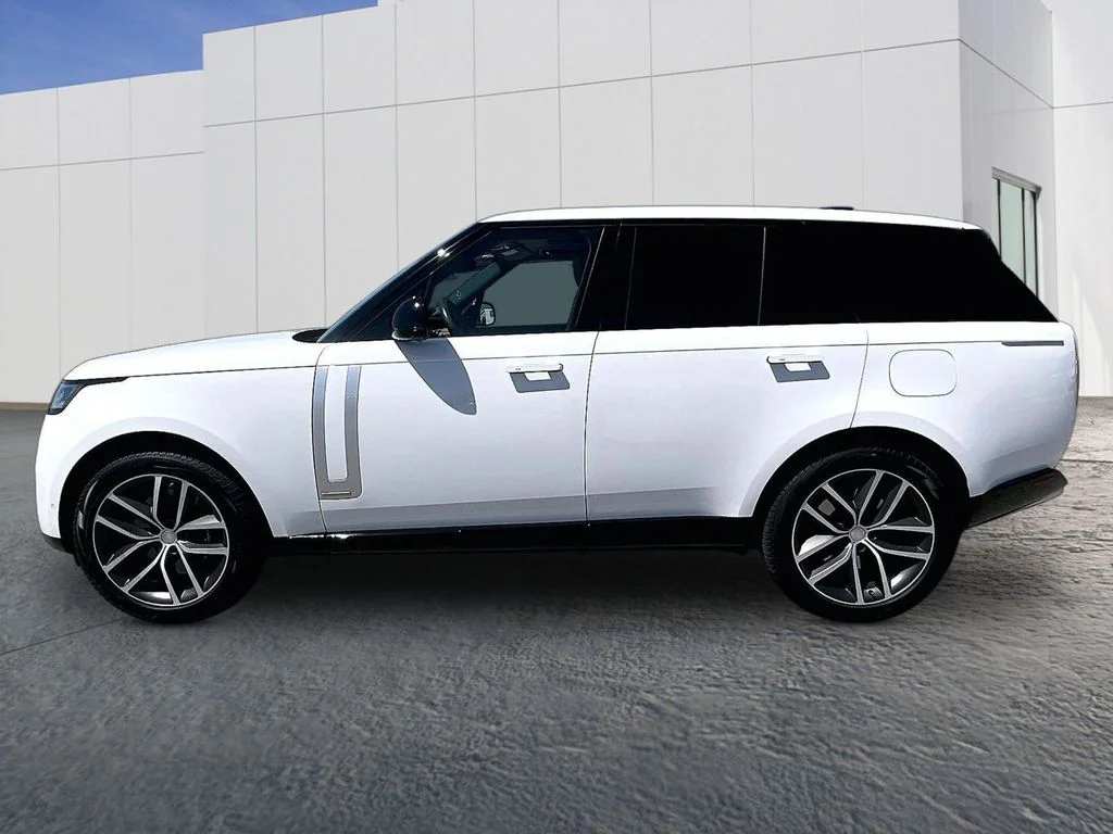 Used 2025 White Land Rover Autobiography image 2