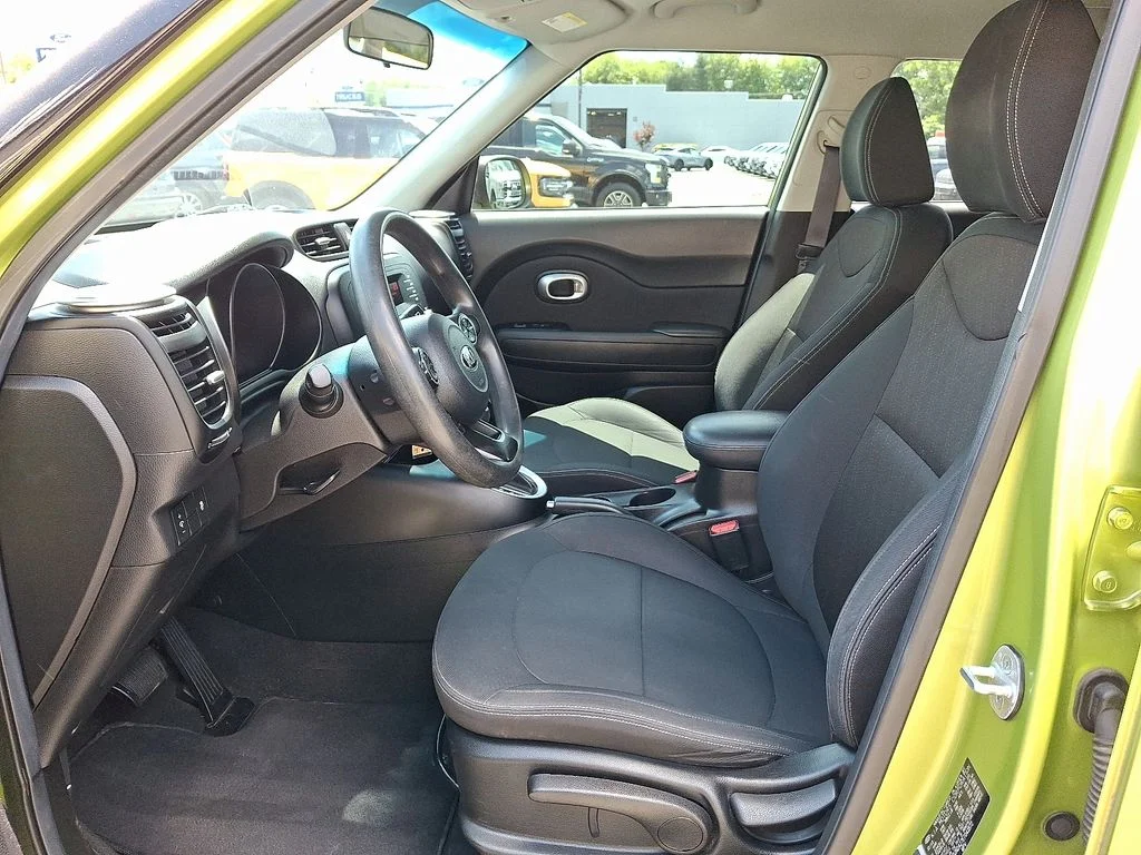 Used 2014 Green Kia Base image 13