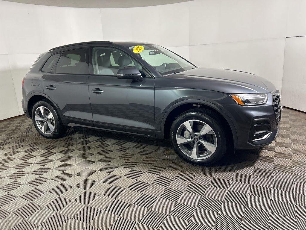 Used 2025 Manhattan Gray Metallic Audi 40 Premium image 5
