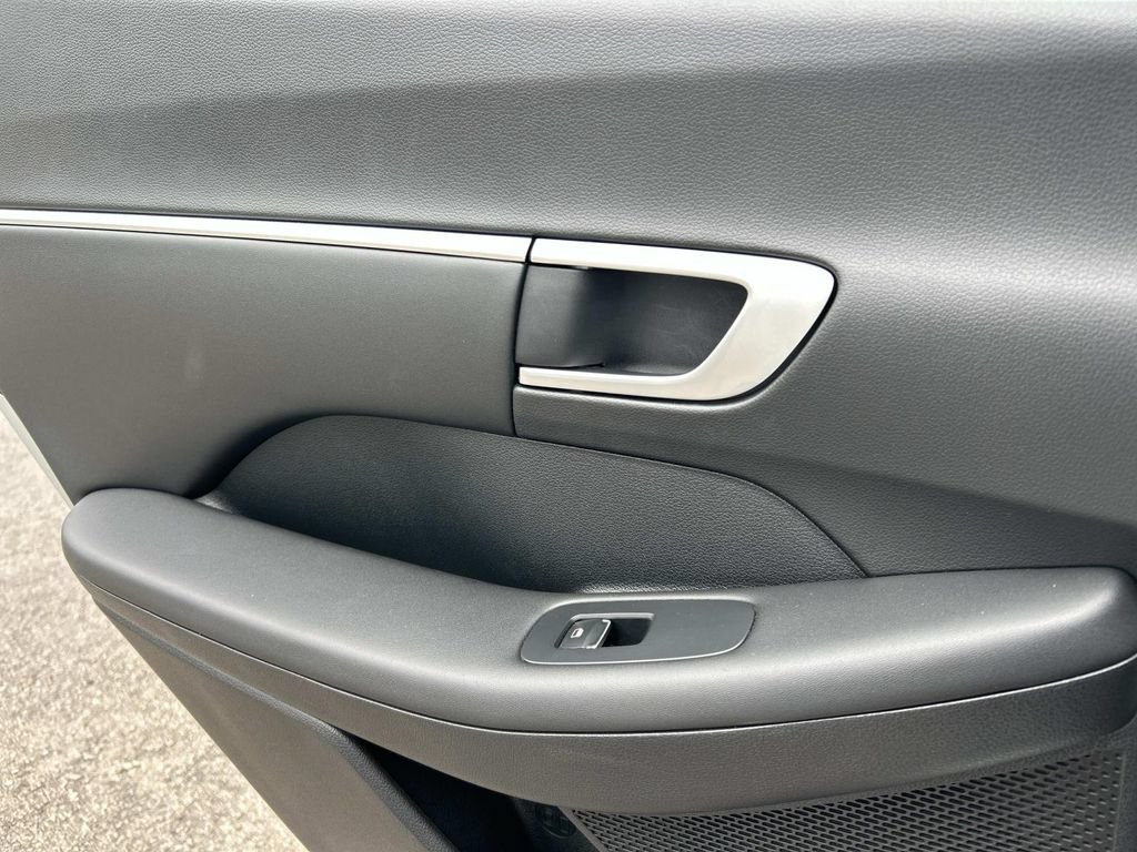 Used 2024 Aero Silver Hyundai SEL image 17