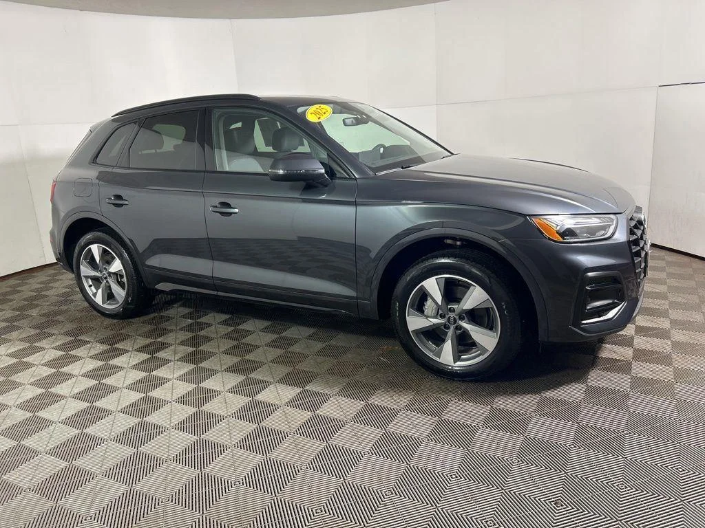 Used 2025 Manhattan Gray Metallic Audi 40 Premium image 5