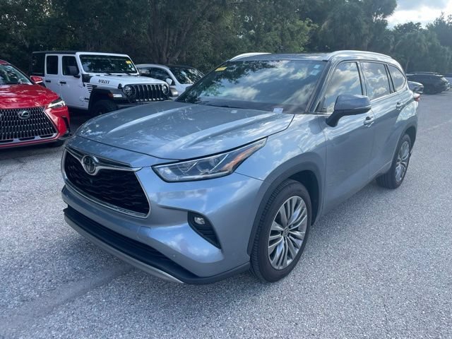 Used 2020 Moon Dust Toyota Platinum image 5