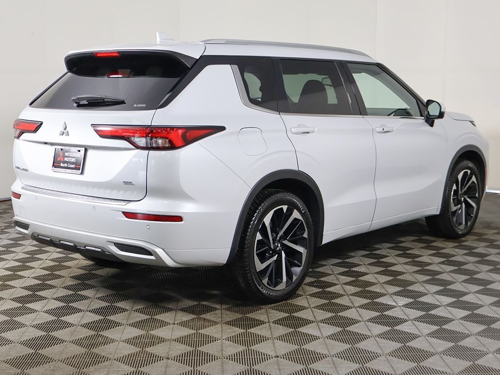 Used 2022 White Mitsubishi SEL image 13