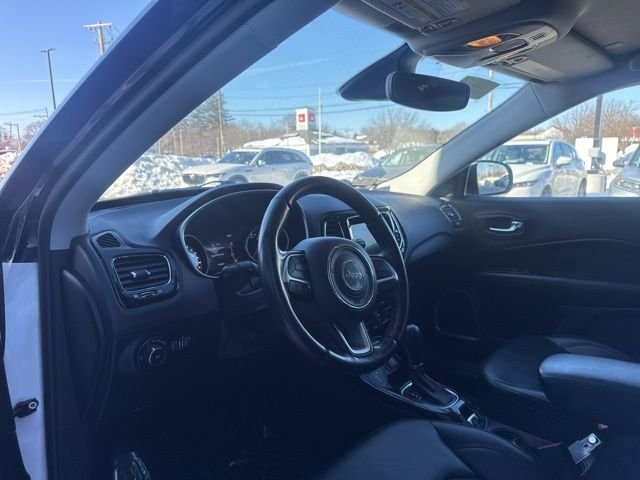 Used 2021 White Clearcoat Jeep Latitude image 9