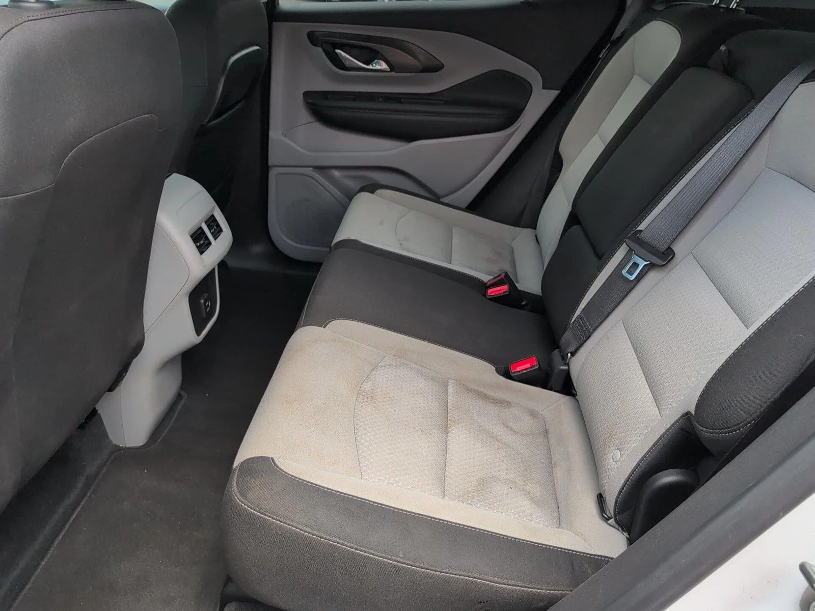 Used 2024 Summit White GMC SLE image 33