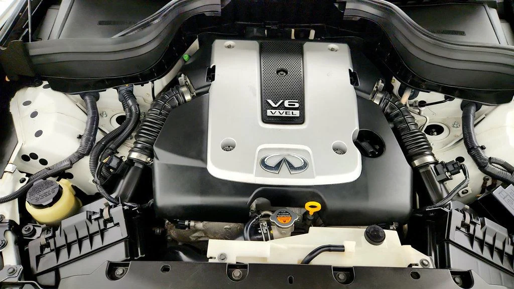Used 2016 Majestic White INFINITI RWD 4dr w/ Premium Plus & Premium Pkgs + Illuminated Kick Plates image 28