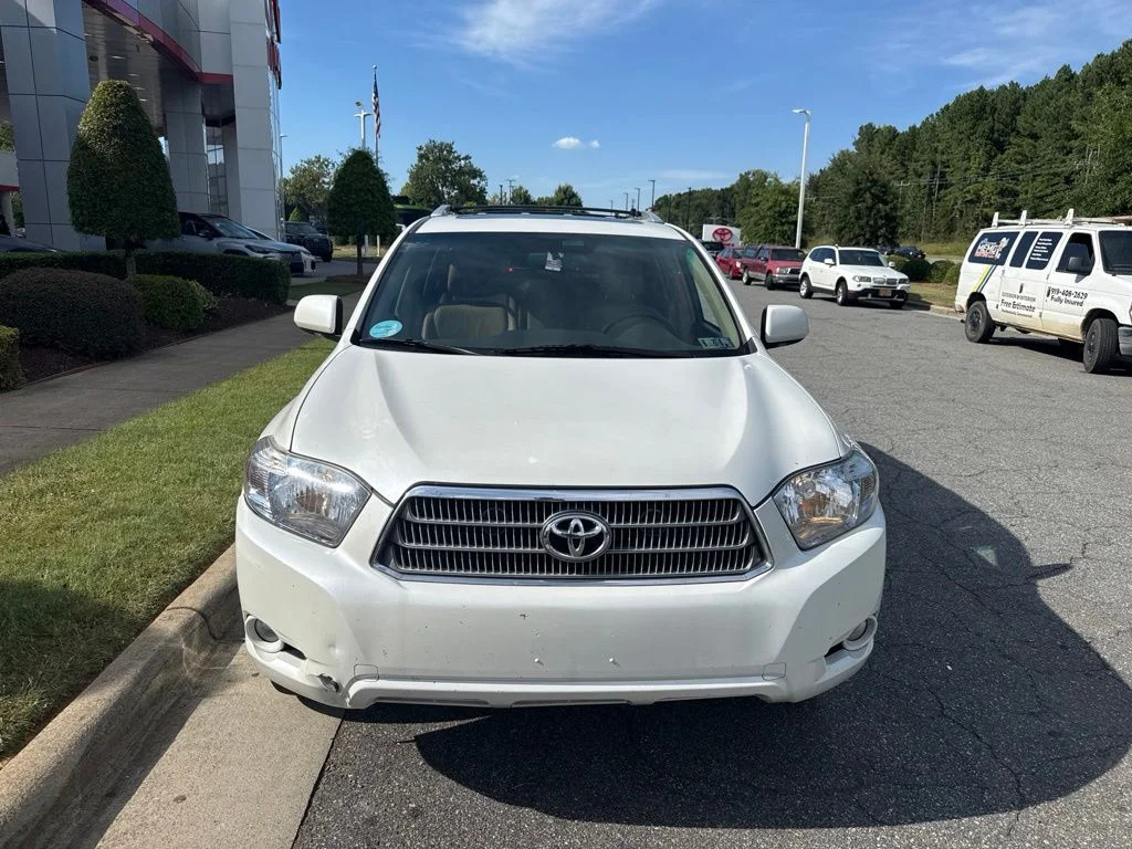 Used 2010 White Toyota Limited image 4