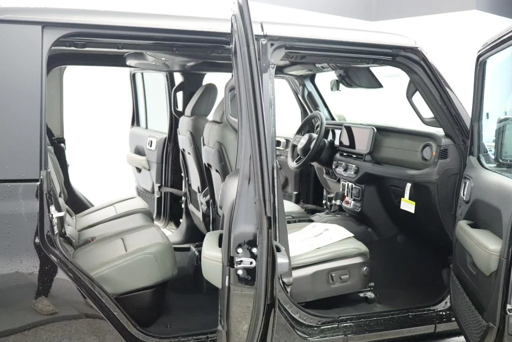 New 2026 Black Clear-Coat Exterior Paint Jeep Mojave image 21