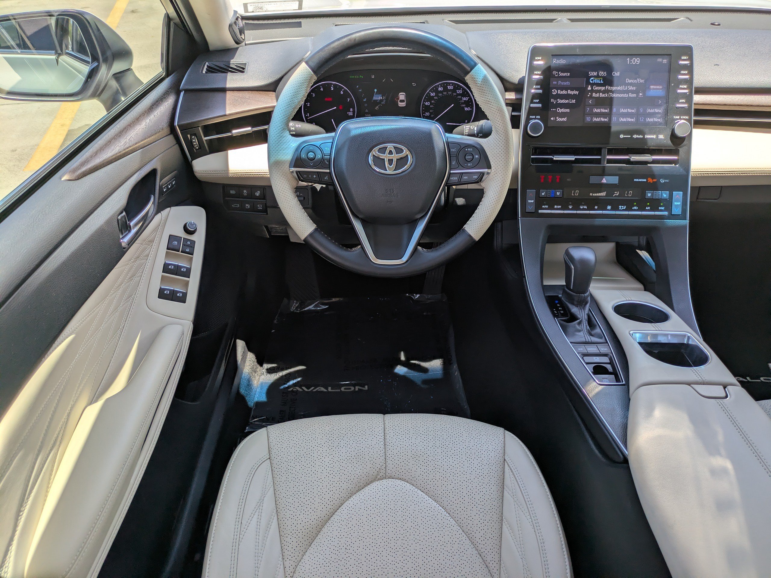 2019 Toyota Avalon Limited - Photo 14
