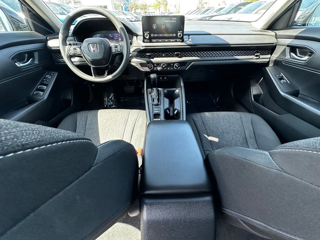 Used 2023  Honda LX image 16