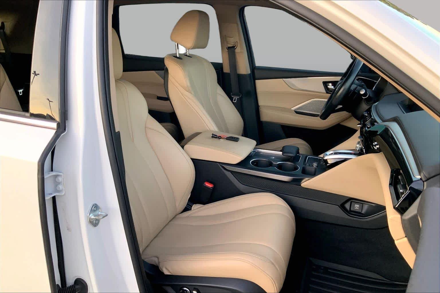 Used 2022 Platinum White Pearl Acura  image 9