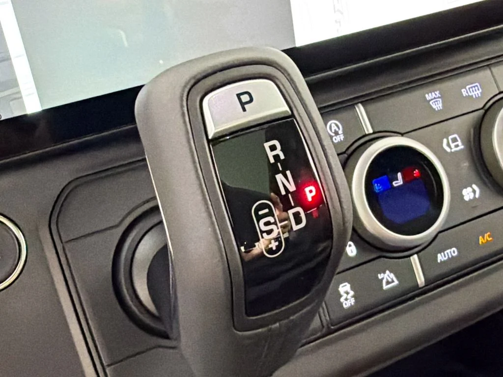 New 2026 Fuji White Land Rover X-Dynamic SE image 17