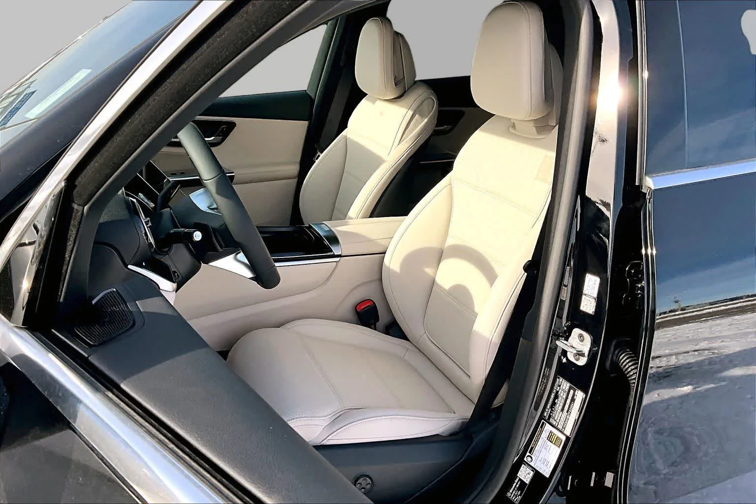New 2026 040/Black Mercedes-Benz GLC 300 image 14